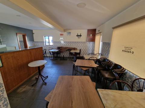 Arrendar espaço comercial  em Carregosa