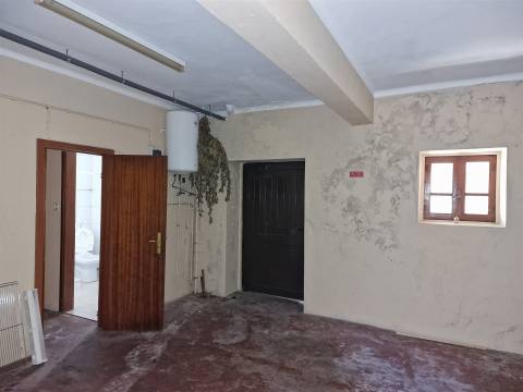 Arrendar espaço comercial  em Carregosa