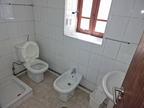 Arrendar espaço comercial  em Carregosa