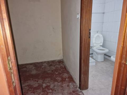 Arrendar espaço comercial  em Carregosa