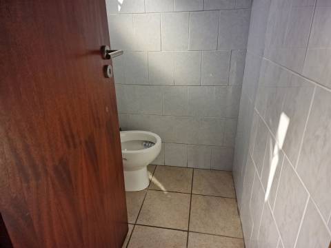 Arrendar espaço comercial  em Carregosa