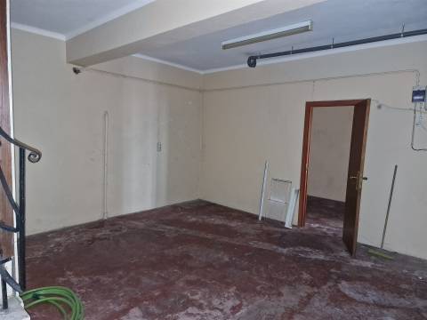 Arrendar espaço comercial  em Carregosa