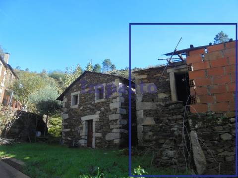 Moradia para restauro em Janarde, Arouca