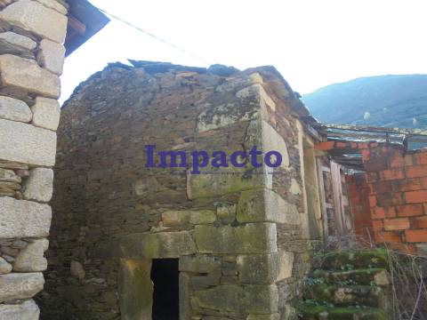 Moradia para restauro em Janarde, Arouca