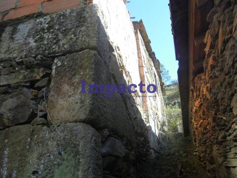 Moradia para restauro em Janarde, Arouca