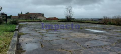 Terreno rústico com viabilidade de construção