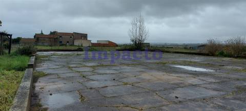 Terreno rústico com viabilidade de construção