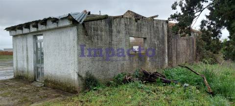 Terreno rústico com viabilidade de construção