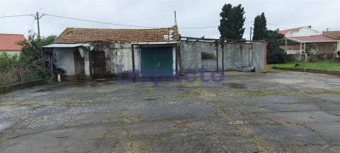 Terreno rústico com viabilidade de construção