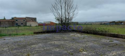 Terreno rústico com viabilidade de construção