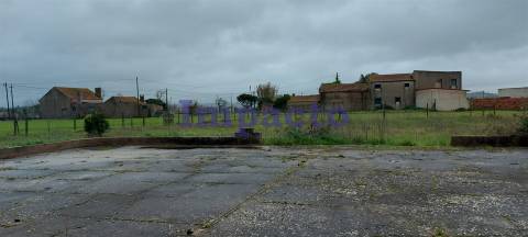 Terreno rústico com viabilidade de construção