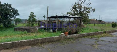 Terreno rústico com viabilidade de construção
