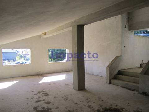 Pavilhão Industrial em Nogueira do Cravo, Oliveira de Azeméis.