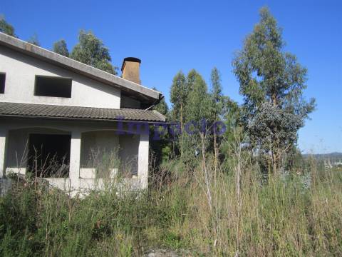 Pavilhão Industrial em Nogueira do Cravo, Oliveira de Azeméis.