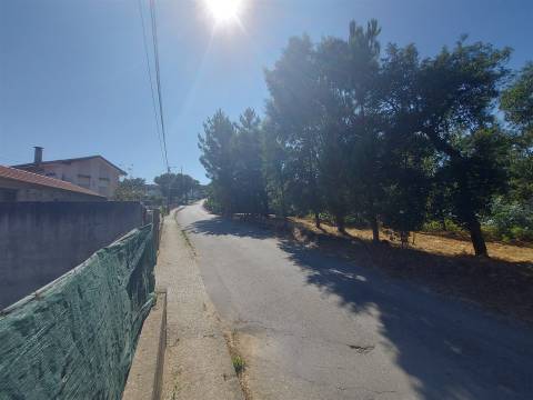 Moradia geminada T3  no Lugar do Tojal em Chave, Arouca.