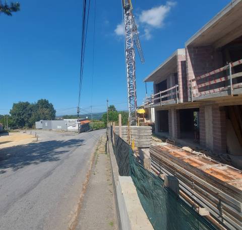 Moradia geminada T3  no Lugar do Tojal em Chave, Arouca.