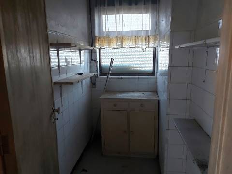 Moradia T4 para remodelar em São João da Madeira