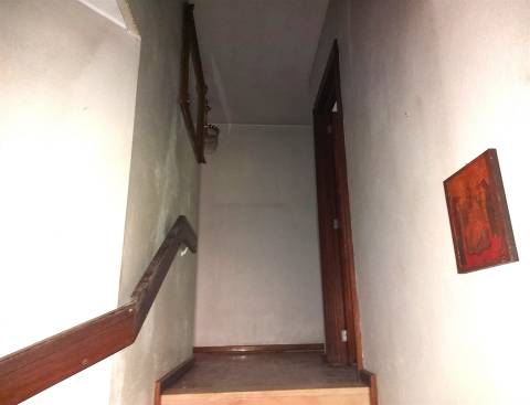 Moradia T4 para remodelar em São João da Madeira