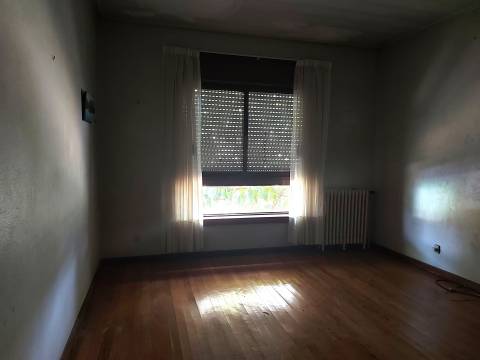 Moradia T4 para remodelar em São João da Madeira