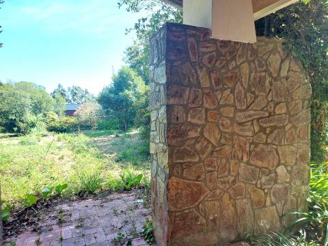 Moradia T4 para remodelar em São João da Madeira