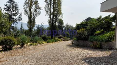 Moradia T4 independente em Ossela, Oliveira de Azeméis