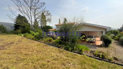 Moradia T4 independente em Ossela, Oliveira de Azeméis