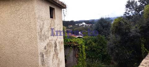 Moradia T2 para restaurar em Ul Oliveira de Azeméis