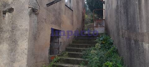 Moradia T2 para restaurar em Ul Oliveira de Azeméis