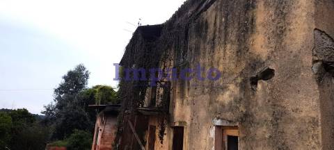 Moradia T2 para restaurar em Ul Oliveira de Azeméis