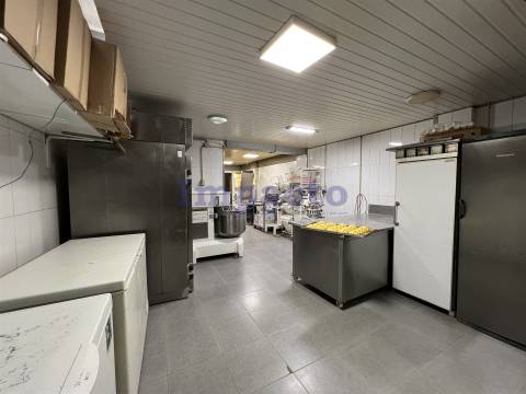 Trespasse de Pastelaria/Padaria e Snack Bar em São João da Madeira