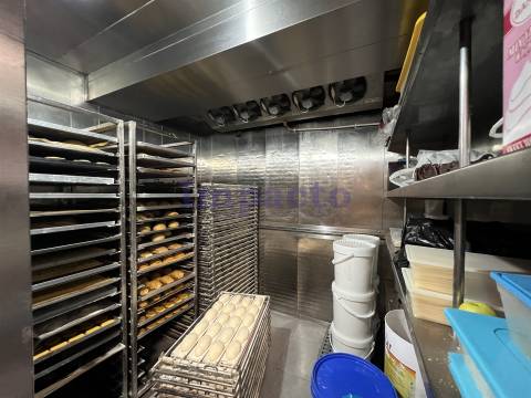 Trespasse de Pastelaria/Padaria e Snack Bar em São João da Madeira