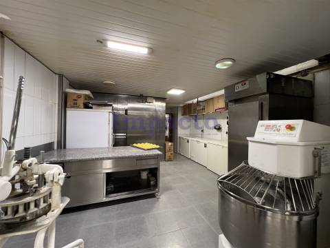 Trespasse de Pastelaria/Padaria e Snack Bar em São João da Madeira