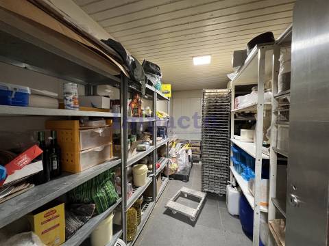 Trespasse de Pastelaria/Padaria e Snack Bar em São João da Madeira