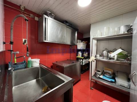 Trespasse de Pastelaria/Padaria e Snack Bar em São João da Madeira