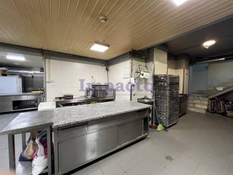 Trespasse de Pastelaria/Padaria e Snack Bar em São João da Madeira