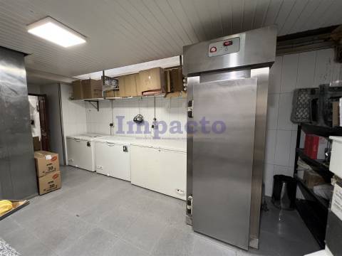 Trespasse de Pastelaria/Padaria e Snack Bar em São João da Madeira