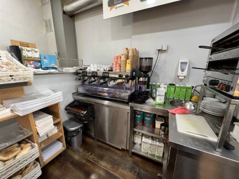 Trespasse de Pastelaria/Padaria e Snack Bar em São João da Madeira