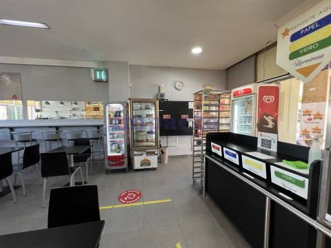 Trespasse de Pastelaria/Padaria e Snack Bar em São João da Madeira