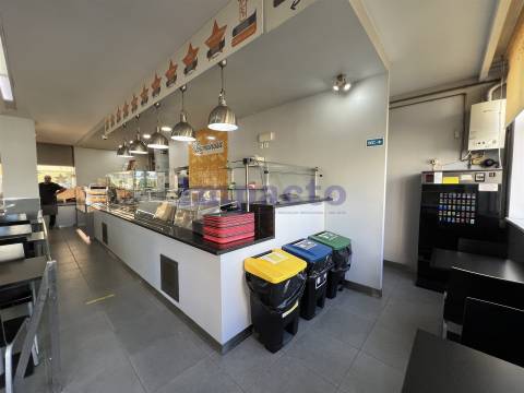 Trespasse de Pastelaria/Padaria e Snack Bar em São João da Madeira