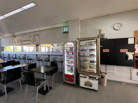 Trespasse de Pastelaria/Padaria e Snack Bar em São João da Madeira