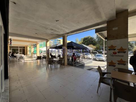 Trespasse de Pastelaria/Padaria e Snack Bar em São João da Madeira