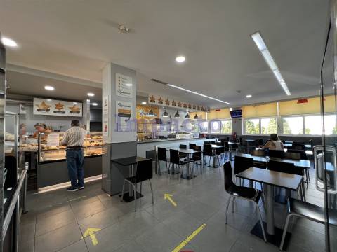 Trespasse de Pastelaria/Padaria e Snack Bar em São João da Madeira