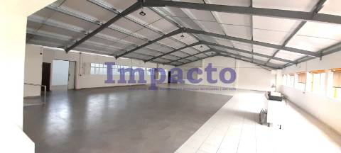 Armazém para arrendar em São João da Madeira