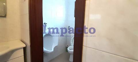 Armazém para arrendar em São João da Madeira