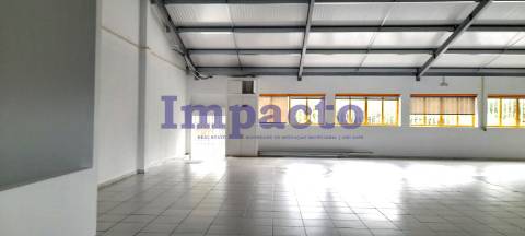 Armazém para arrendar em São João da Madeira