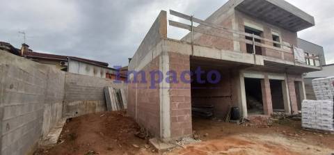 Moradia Isolada T3 em construção, São Roque