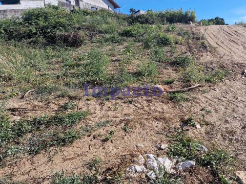 Terreno com viabilidade de construção em Escapães