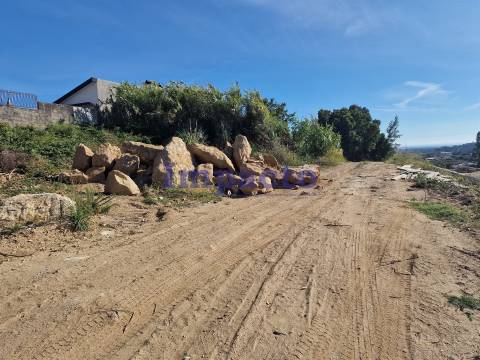 Terreno com viabilidade de construção em Escapães