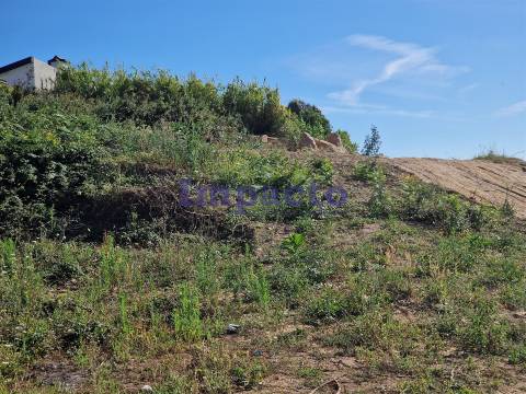 Terreno com viabilidade de construção em Escapães