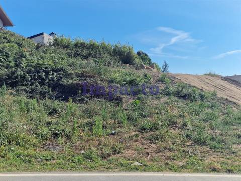 Terreno com viabilidade de construção em Escapães